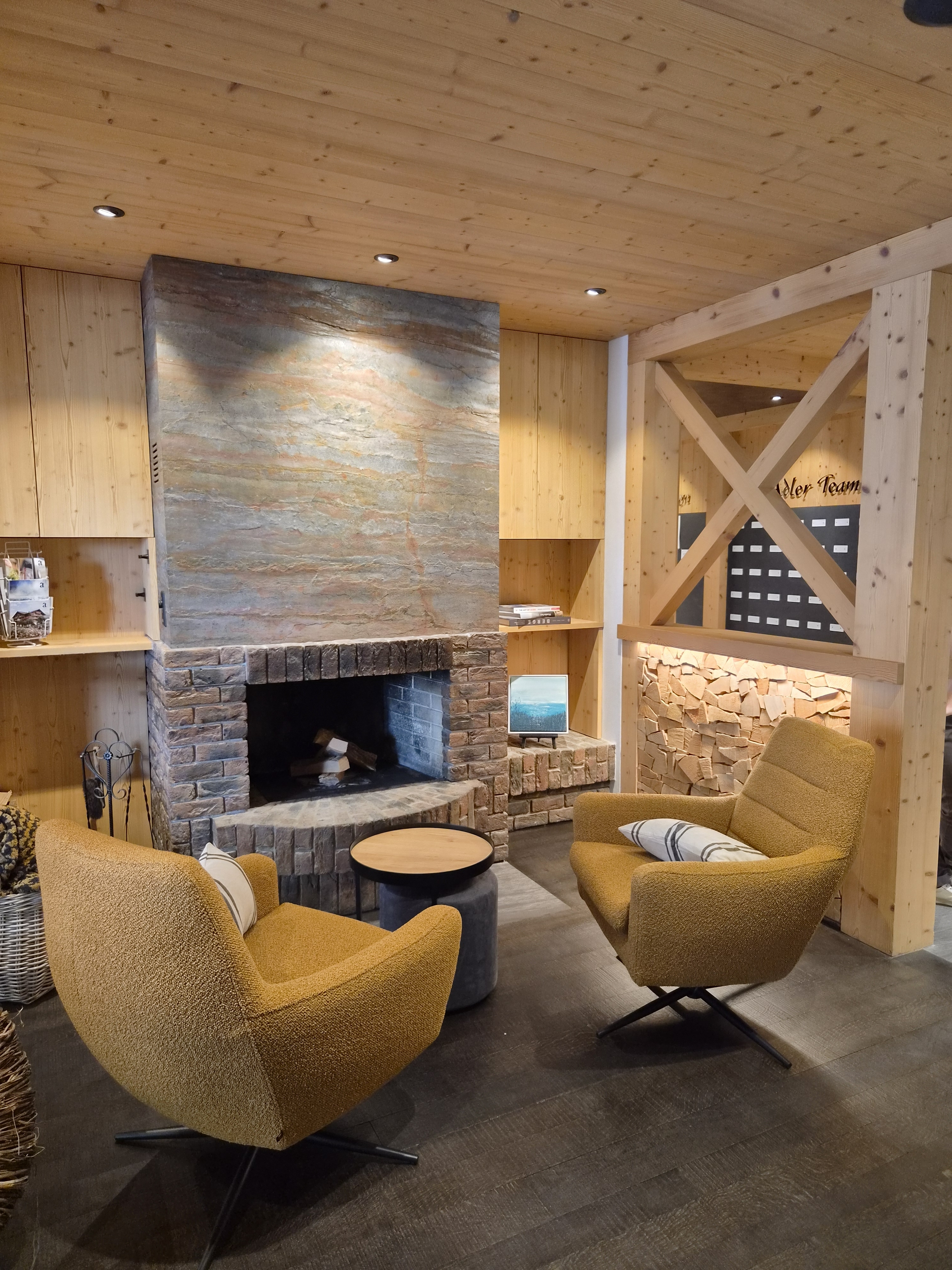 Stilvoller Holzumbau im Hotel Adler - Holzbau Burn AG